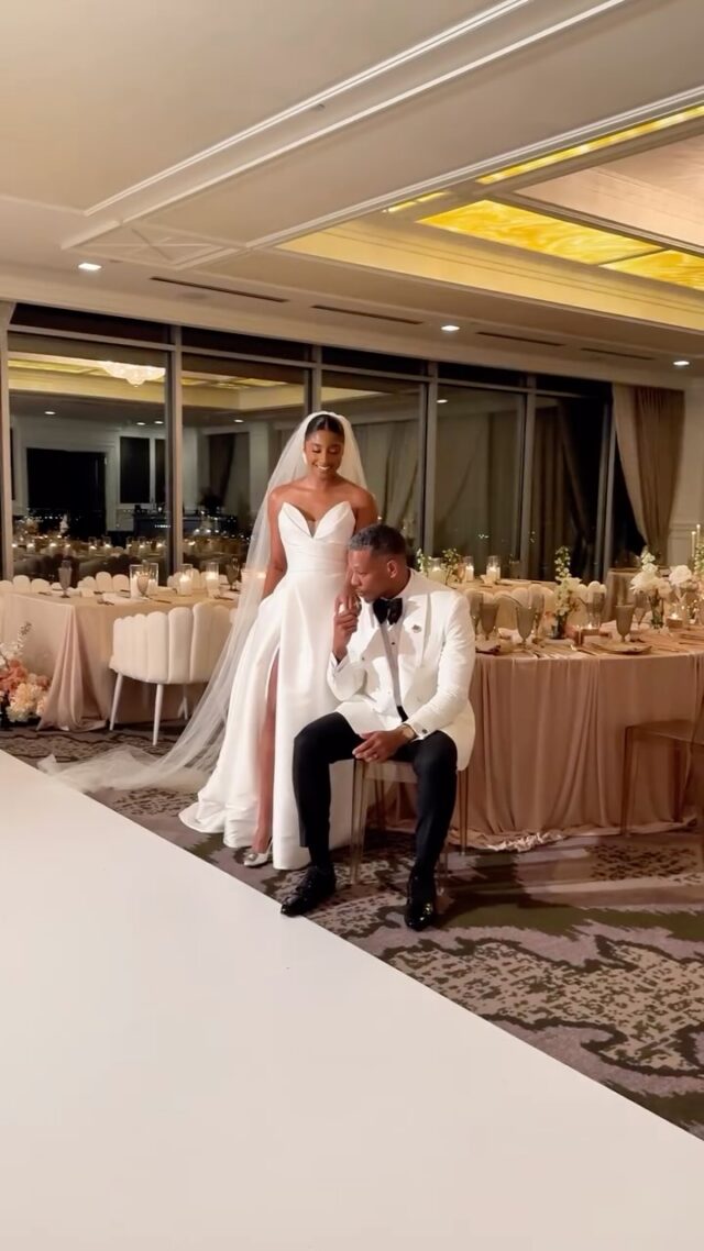 Love, elevated 🤍✨ A celebration set above the city.

@petroleumclubofhouston 
@eliteeventz 
🎥 @ktriniiweddingmedia 
•
•
•
#EventDesign #ShowroomStyle #DesignConsultation #EventPlanning #LuxuryEvents